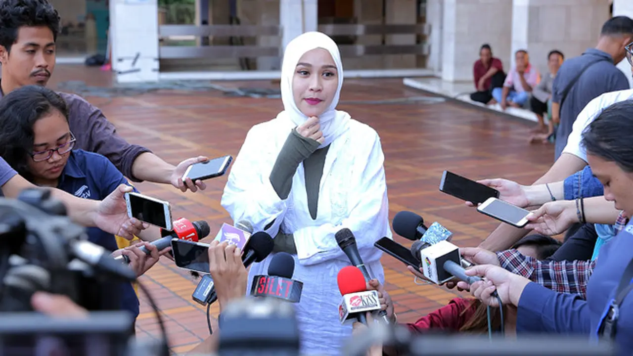 [Bintang] Zaskia Adya Mecca