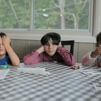 Ketika anak mencari perhatian, mereka sering menunjukkan perilaku tertentu yang menandakan bahwa mereka ingin didengar. Foto: Keren Fedida on Unsplash