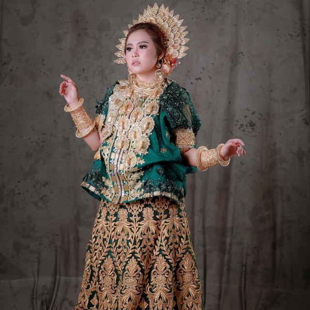 Potret Selfi LIDA Kenakan Baju Adat Pengantin Bugis.
