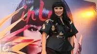 Titi DJ meluncurkan album barunya yang berjudul "TITI in LOVE with YOVIE" di restoran siap saji, jakarta, Rabu (9/12). (Liputan6.com/Herman Zakharia)