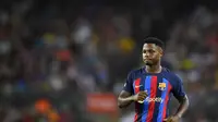 Karier Ansu Fati di Barcelona belum bisa bersinar karena sering diganggu cedera. Dia dipinjamkan ke Brighton pada musim 2023/2024. Masa depan Ansu Fati di Barcelona masih menjadi bahan spekulasi. Blaugrana kabarnya bersedia menjual sang pemain bursa transfer pada musim panas 2024 ini. (Pau BARRENA / AFP)
