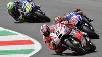 Andrea Dovizioso, pembalap Ducati, sukses mempecundangi Maverick Vinales dan Valentino Rossi di MotoGP Italia 2017. (Tiziana FABI / AFP)