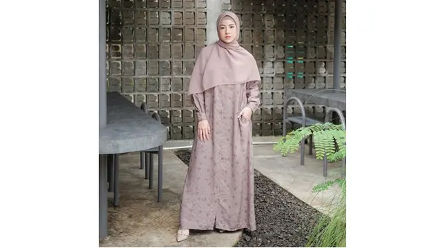 6 Potret Transformasi Gaya Hijab Natasha Rizky, dari Jilbab Simpel hingga Syari