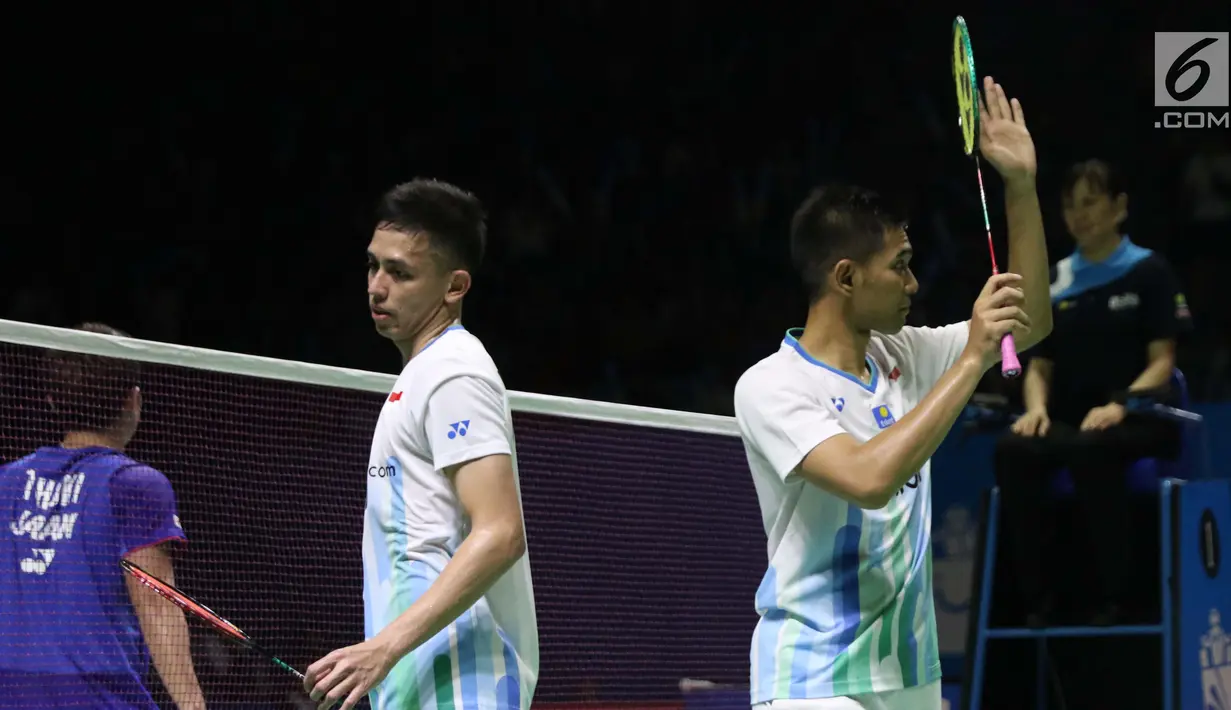 Pebulu tangkis ganda putra Indonesia, Fajar Alfian/M Rian Ardianto usai melawan Takuro Hoki/Yugo Kobayashi (Jepang) di Perempat Final Indonesia Open 2019 di Istora Senayan, Jakarta, Jumat (19/7/2019). Fajar/Rian kalah 19-21, 12-21. (Liputan6.com/Helmi Fitrhiansyah)
