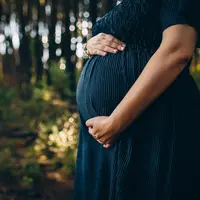 Kesehatan ibu adalah kunci bagi kesehatan buah hati. (Foto: Pexels/Helena Lopes)