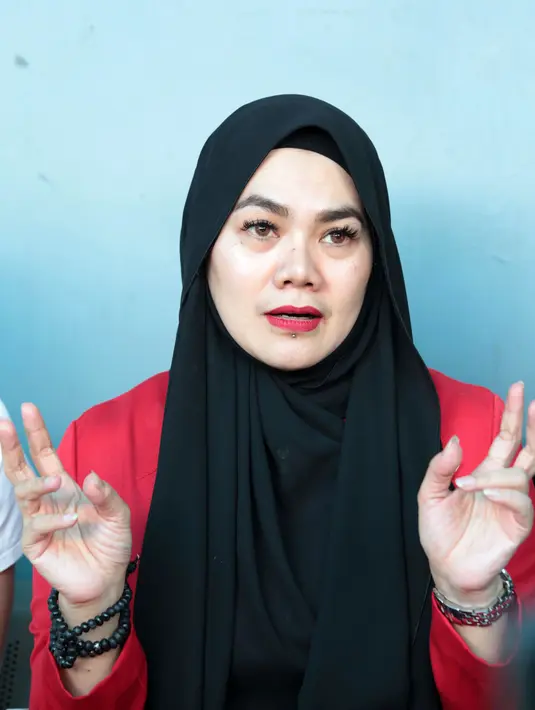 Adanya kekerasan dalam rumah tangga dalam rumah tangganya, Sarita memutuskan mencabut gugatan cerai yang telah di ajukan 17 November 2017 silam. (Adrian Putra/Bintang.com)