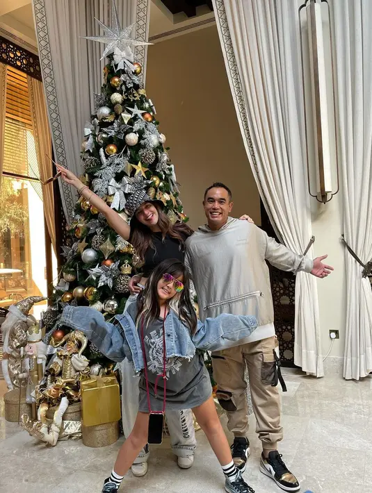 Di samping itu, menurut Nia juga seorang ibu harus selalu jujur. Tujuannya agar terjalin hubungan yang harmonis dan transparan. (Instagram/ramadhaniabakrie)