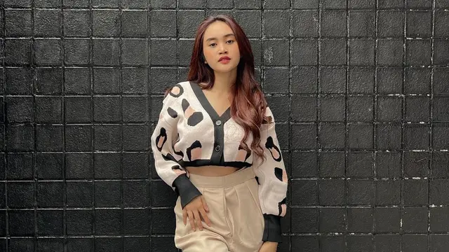 Gaya Permesta Dhyaz Pakai Baju Crop Top, Body Goals Bikin Kagum