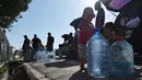Dengan infrastruktur air era Soviet dan sumber daya yang terbatas, pemerintah Bishkek harus berjuang keras untuk menjaga agar air tetap mengalir. (VYACHESLAV OSELEDKO / AFP)