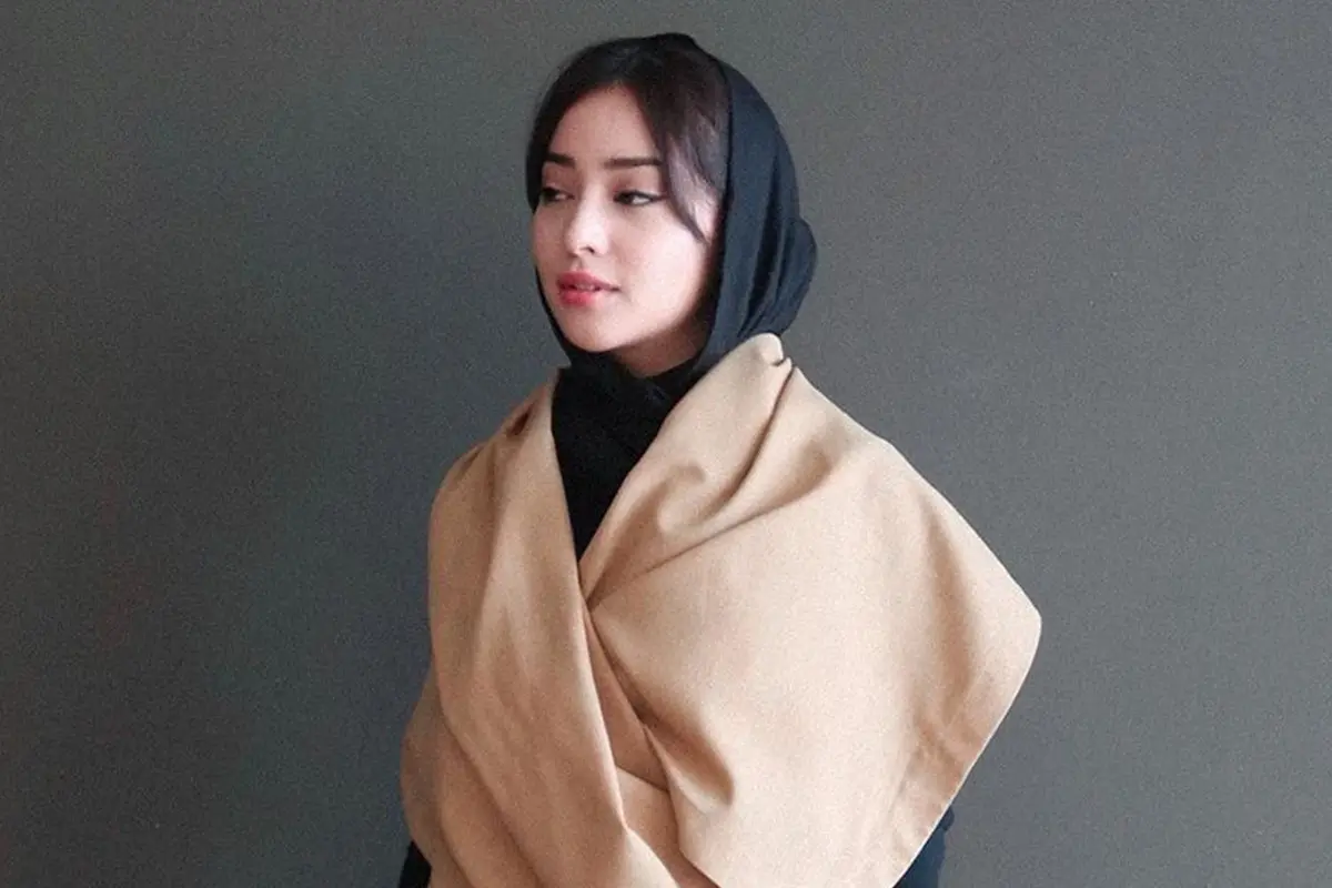 FOTO: Gaya Nikita Willy saat Pakai Kerudung, Jadi Sorotan