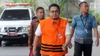 Pengacara Arif Fitrawan tiba untuk menjalani pemeriksaan di gedung KPK, Jakarta, Rabu (12/12). Arif Fitrawan menjalani pemeriksaan perdana setelah ditetapkan sebagai tersangka dugaan suap penanganan perkara di PN Jakarta Selatan. (Merdeka.com/Dwi Narwoko)