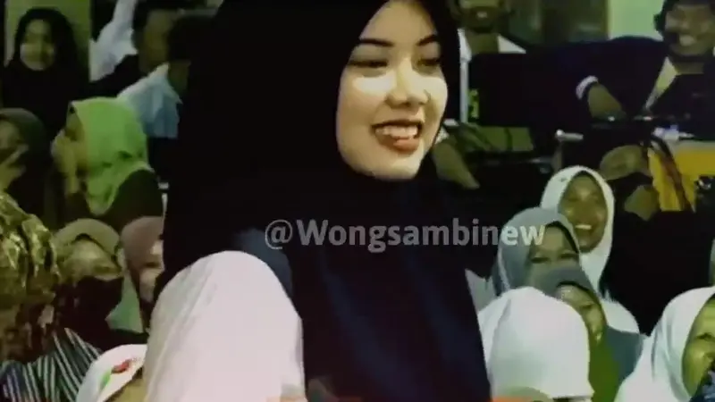 Jemaah Gus Iqdam yang super cantik (SS: YT Wong Sambi New)