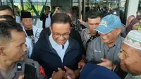 Calon presiden (capres) nomor urut satu Anies Baswedan tiba di Bandar Udara Dr Ferdinand Lumban Tobing, Tapanuli Tengah, Sumatera Utara.