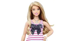 Barbie dengan tubuh berlekuk terlihat dalam foto yang dirilis oleh Mattel, Kamis (28/1). 2016, perusahaan yang mengeluarkan boneka legendaris, Mattel, akan mengeluarkan Barbie dengan tiga bentuk tubuh baru. (REUTERS/Mattel)