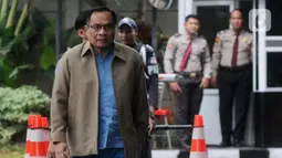 Terpidana kasus korupsi e-KTP Irman tiba di Gedung KPK, Jakarta, Kamis (12/12/2019). Mantan Dirjen Dukcapil Kemendagri tersebut diperiksa untuk pengembangan kasus korupsi proyek pengadaan e-KTP. (merdeka.com/Dwi Narwoko)