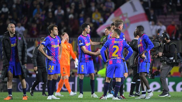 Foto: Kecewanya Penggawa Barcelona Saat Disingkirkan Eintracht Frankfut dari Liga Europa di Kandang Sendiri