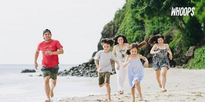 Berenang Bareng Anak, Wulan Guritno Disangka Adik Kakak