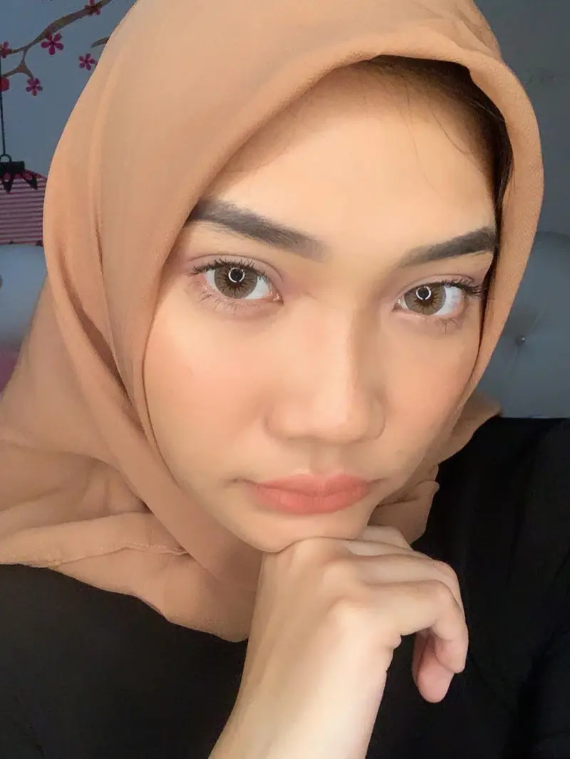 Jadi Mualaf, Ini 6 Potret Cantik Selebgram Cindy Caroline saat Pakai Hijab