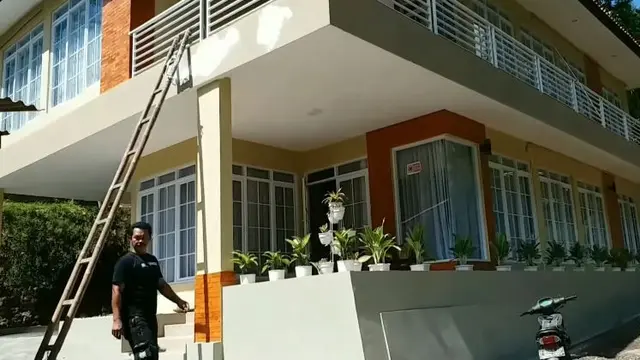 Potret Rumah 6 Seleb di Kampung Halaman, Ada yang Mewah di Dalam Gang