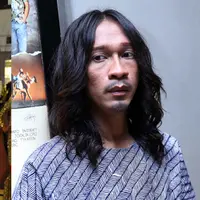 Selama ini, Aming dikenal sering berganti-ganti penampilannya. Entah rambut ataupun pakaiannya yang mirip perempuan. (Panji Diksana/Liputan6 & Nurwahyunan Bintang.com)
