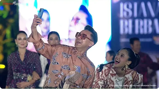 12 Potret Artis Hadiri Acara Istana Berbatik, Tampil Memukau di Catwalk