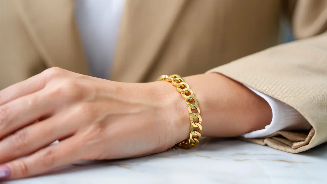 Model Gelang Emas untuk Dipakai Kerja Formal