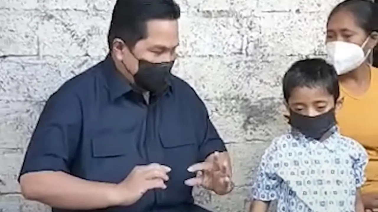 Menteri BUMN Erick Thohir kembali bertemu dengan bocah bernama Kornelis