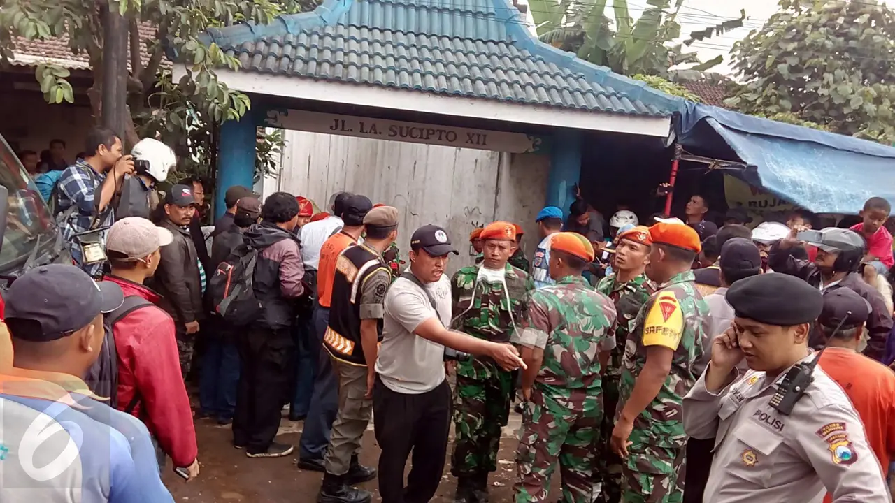20160210-Pesawat Super Tucano Jatuh Menimpa Rumah Warga