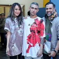 Kembalinya anak bersama dengan keluarga disambut gembira oleh Jeremy Thomas dan keluarga. Seperti diketahui, Axel Matthew belum lama ini terlibat dalam penyalahgunaan narkoba dan harus menjalani hukuman. (Adrian Putra/Bintang.com)