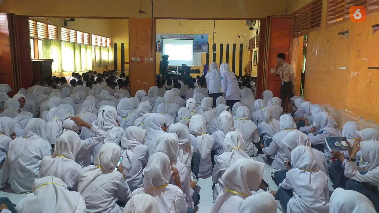 Siswa diperkenalkan Netiket di Masa MPLS (Liputan6.com)
