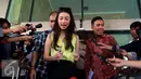Artis Velove Vexia saat keluar dari Gedung KPK, Jakarta, Senin (27/7/2015). Namun, kedatangan Velove untuk menemui OC Kaligis kembali ditolak oleh pihak KPK karena masih ada pemeriksaan. (Liputan6.com/Yoppy Renato)
