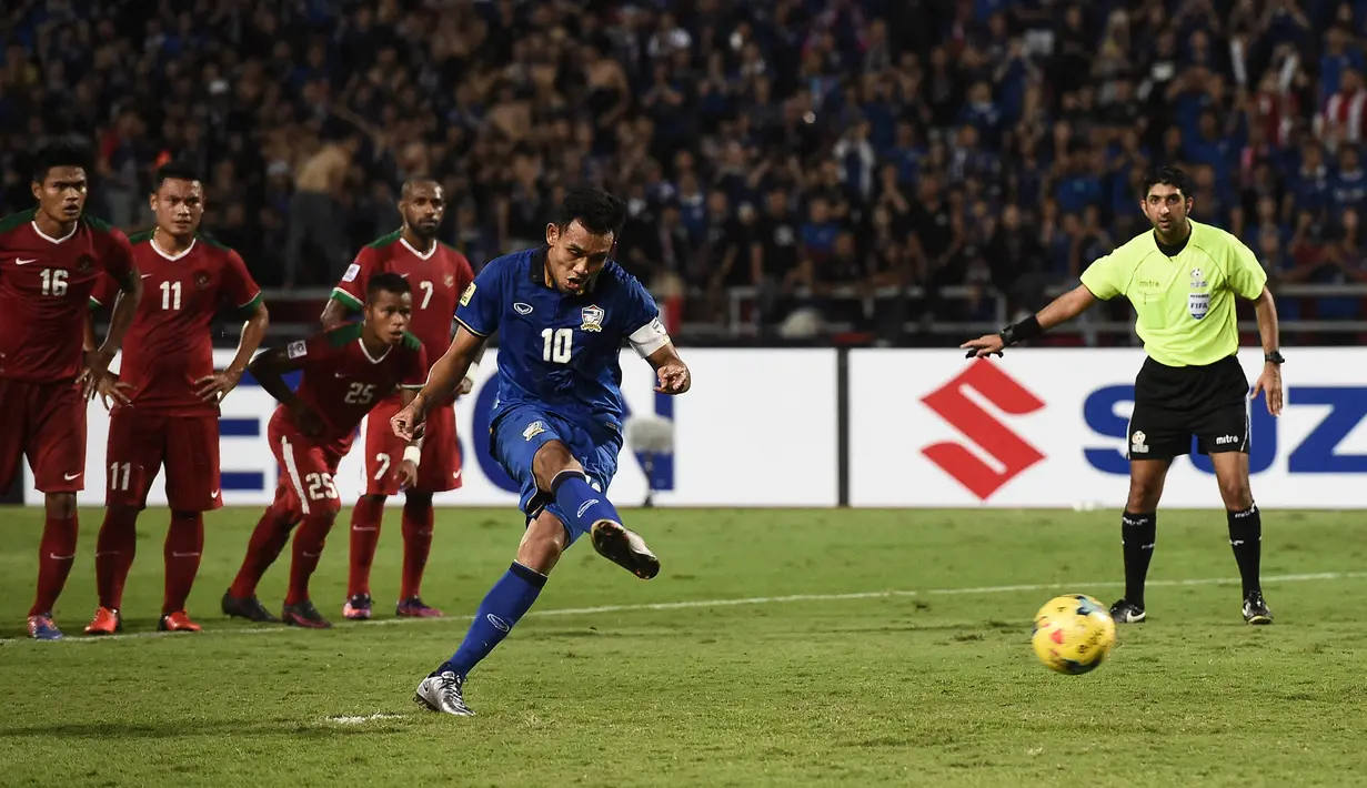 Pada Piala AFF 2016 yang merupakan edisi kesebelas dan diselenggarakan di Myanmar dan Filipina, Timnas Indonesia kalah dari Thailand  di partai final. Dalam laga dua leg, Indonesia menang 2-1 saat bermain di Stadion Pakansari, Bogor namun kalah 0-2 saat bermain di Thailand. (AFP/Lillian Suwanrumpha)