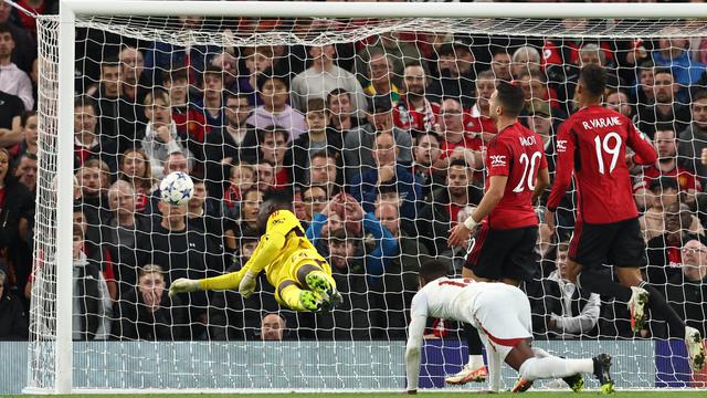 Foto: Andre Onana Buat Ulah Casemiro yang Kena Kartu Merah, MU pun Kalah