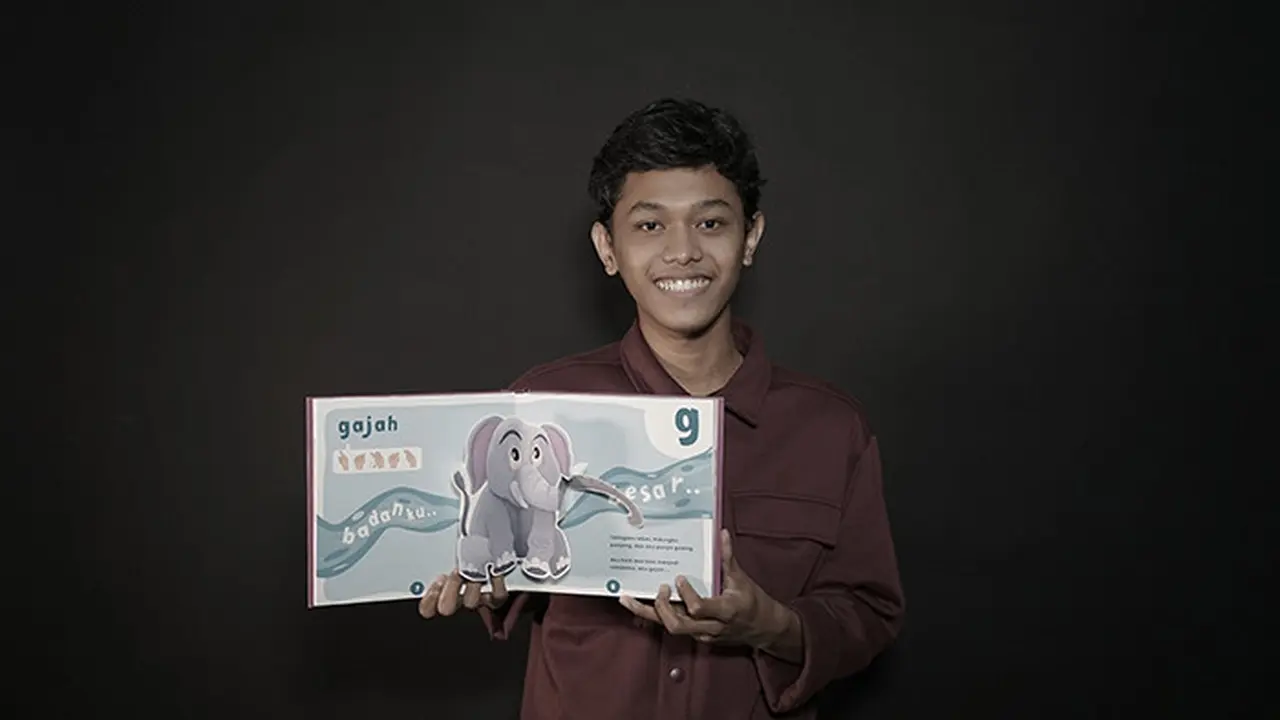 Rozi Hamdhani dengan karyanya pop up book dengan tema 'ABC Hewanku'. (Liputan6.com/ ist)