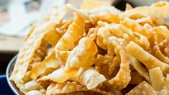 Keripik pangsit goreng/copyright Spicy Southern Kitchen