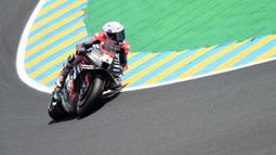 Aleix Espargaro sukses mencetak sejarah pada MotoGP Argentina yang berlangsung di Sirkuit Termas de Rio Hondo. Ia berhasil merebut kemenangan pertama selama berkarier di ajang Grand Prix. Selain itu, Aleix juga menjadi pembalap pertama Aprilia pertama yang bisa mempersembahkan kemenangan. (AFP/Jean-Frncois Monier)