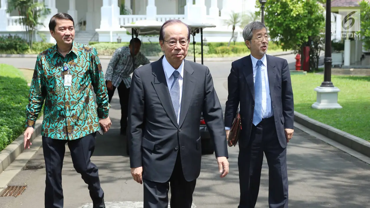 Jokowi Terima Kunjungan Mantan PM Jepang Beserta Para Pengusaha di Istana