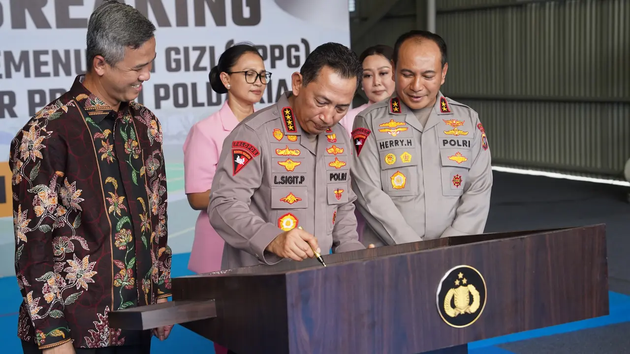 Kapolri Jenderal Listyo Sigit Prabowo meresmikan ground breaking SPPG Polda Riau untuk memenuhi kebutuhan makanan bergizi gratis.