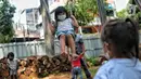 <p>Seorang anak bermain di Taman Tebet Eco Park, Tebet, Jakarta Selatan, Kamis (5/5/2022). Setelah resmi dibuka untuk umum usai direvitalisasi, Tebet Eco Park menjadi salah satu alternatif wisata bagi warga Jakarta untuk mengisi waktu libur Idul Fitri 1443 H bersama keluarga. (merdeka.com/Iqbal S. Nugroho)</p>