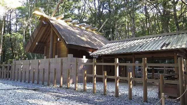 Kuil Ise Jingu Unik di Jepang