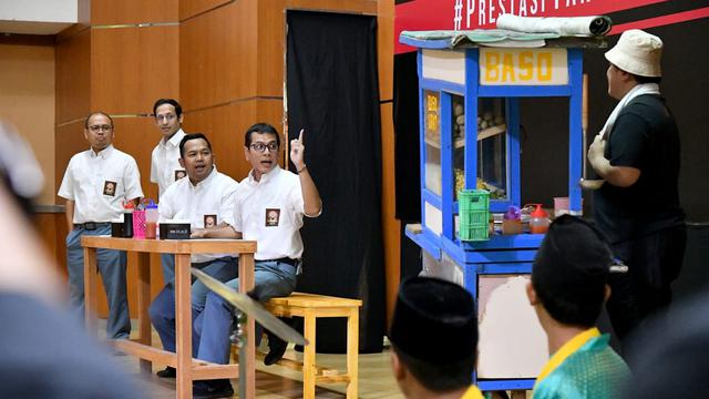 Kemenparekraf, Wishutama, memesan bakso ke Menteri BUMN, Erick Thohir