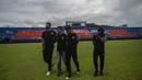 Isak tangis terlihat dari pemain arema saat berada di dalam Stadion. (AFP/Juni Kriswanto)