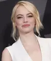 Kabar bahagia kembali datang dari sosok cantik Emma Stone. Setelah putus dengan Andrew Grafield dan dikabarkan balikan, ternyata Emma memiliki seorang kekasih baru yang berprofesi sebagai sutradara. (AFP/Valerie Macon)