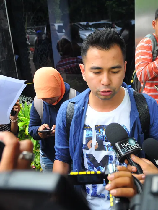 Sekitar 21 pertanyaan diajukan oleh penyidik seputar dugaan acara musik yang biasa dibawakan setiap pagi. (Adrian Putra/Bintang.com)