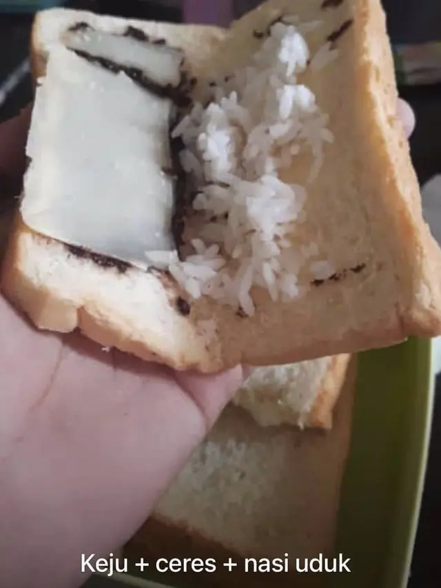 8 Potret Isian Roti Ini Nyeleneh Banget, Bikin Geleng Kepala