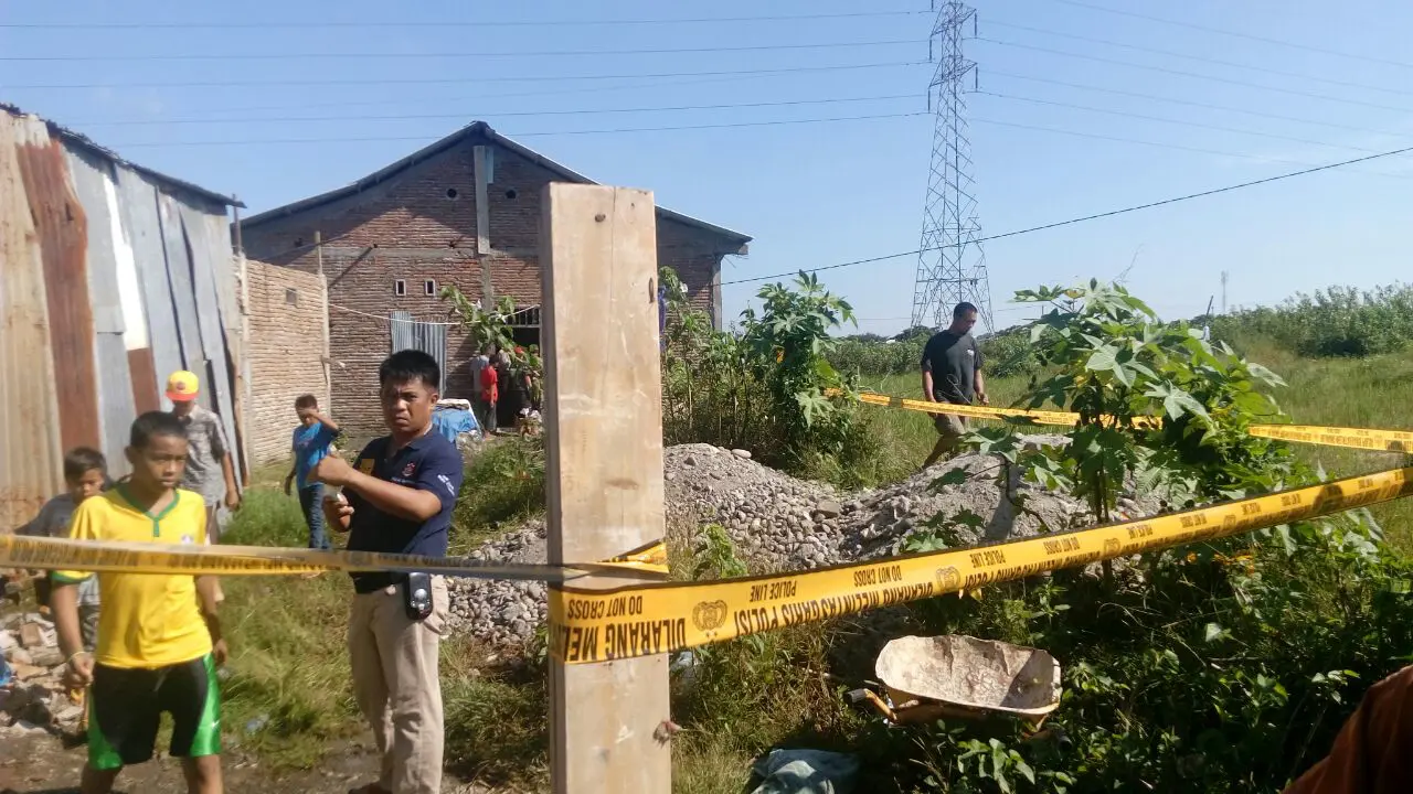 Ayah Pembanting Anak Kandung 