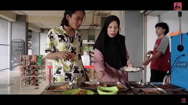 Potret Warung Makan Sederhana Fajar Sadboy di Jakarta / Youtube Official Fajar Sadboy