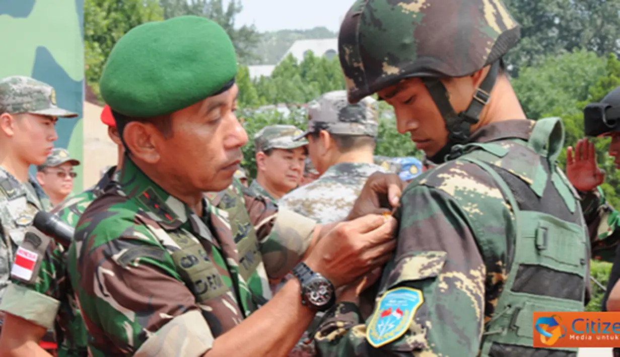 Citizen6, China: Dalam amanat Panglima TNI disampaikan, semangat kebersamaan dan persahabatan serta profesionalisme adalah modal bagi peningkatan kerjasama kemitraan antara Indonesia - China dan TNI - PLA di masa datang.(Pengirim: Badarudi Bakri).