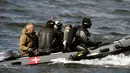 Otoritas maritim Denmark dan Swedia mengerahkan penyelam, sonar, dan helikopter untuk mencari jurnalis Swedia Kim Wall yang tewas di Koge Bugt dekat Amager di Kopenhagen (22/8). (Liselotte Sabroe/Scanpix Denmark/AFP)