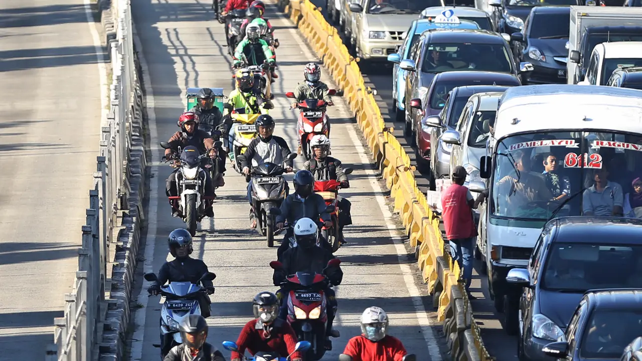 20160418-Aturan Ketat,Pemotor Masih Nekat Terobos Busway